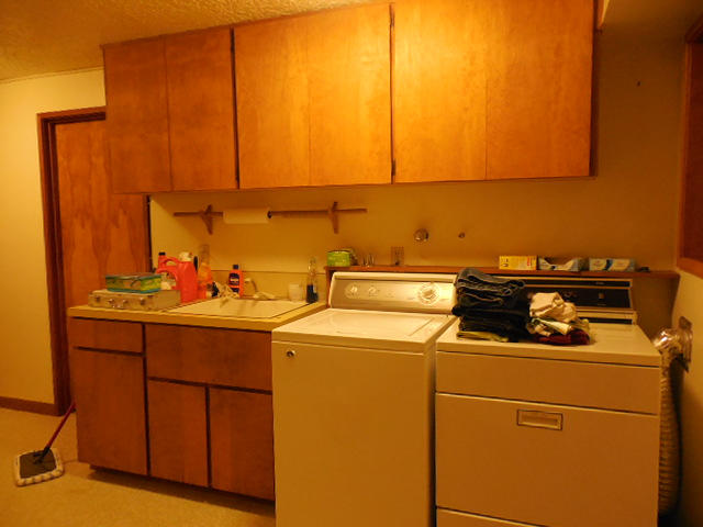 9550 Kilchis River Road Tillamook, OR 97141 - Photo 23 of 34 Laundry