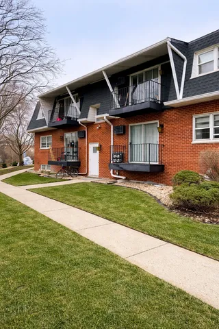 $774,000 | 5749 Circle Drive, Oak Lawn, IL 60453