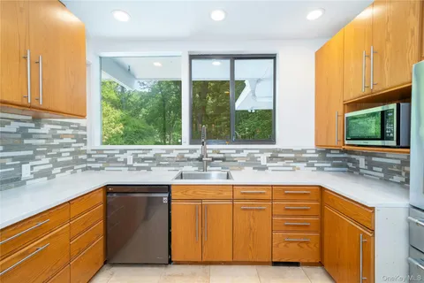 $1,150,000 | 4 Half Mile Road, Armonk, NY 10504