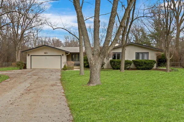 $750,000 | 180 Crescent Knoll, Green Oaks, IL 60048