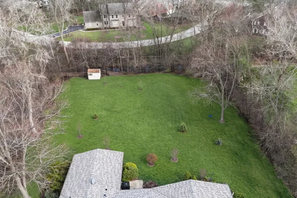 $750,000 | 180 Crescent Knoll, Green Oaks, IL 60048