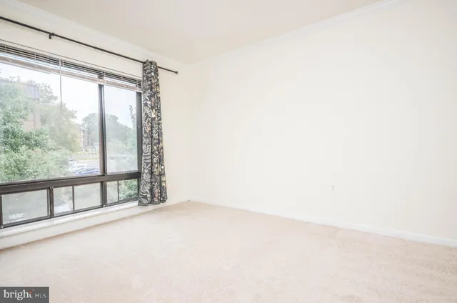 $399,000 | 122 Roberts Lane, Unit 400, Alexandria, VA 22314