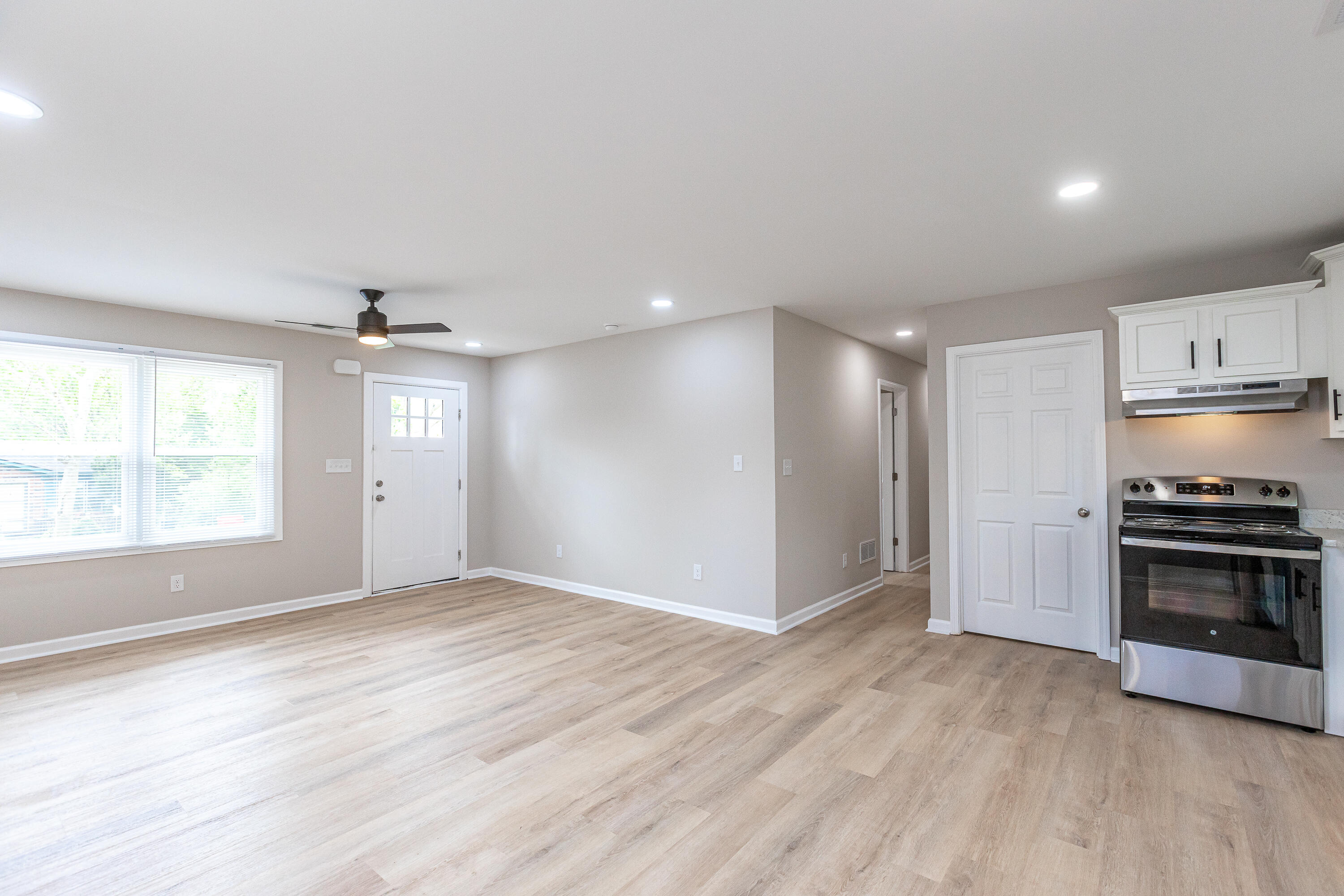 213 Brooks Road Richmond, KY 40475 - Photo 9 of 19 LV_Kitchen 2