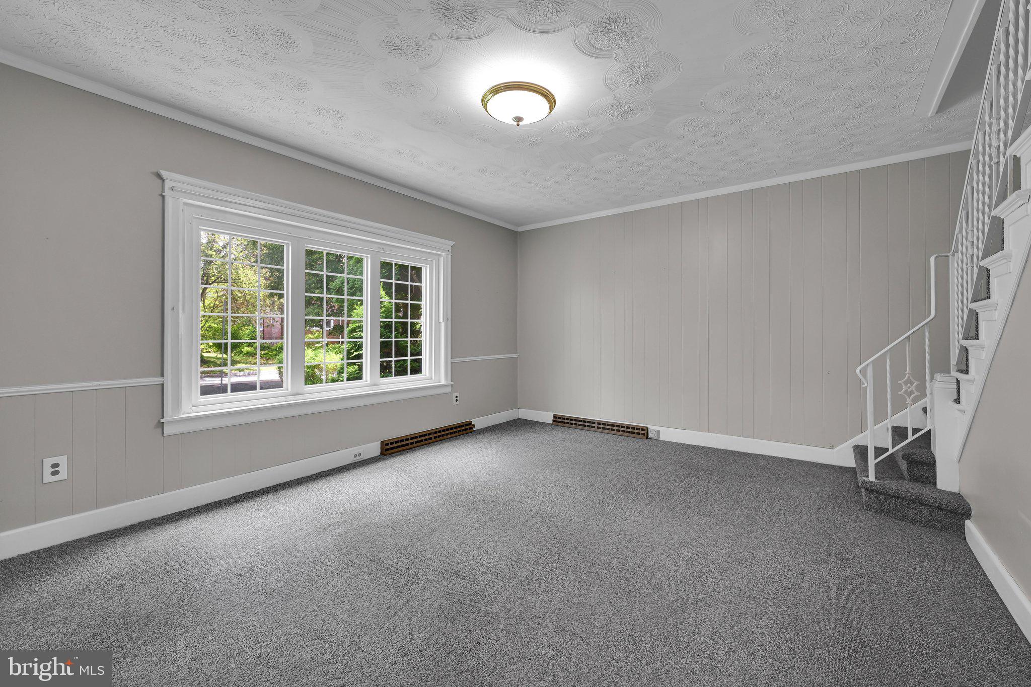 116 Park Road Reading, PA 19610 - Photo 7 of 43 Living Area