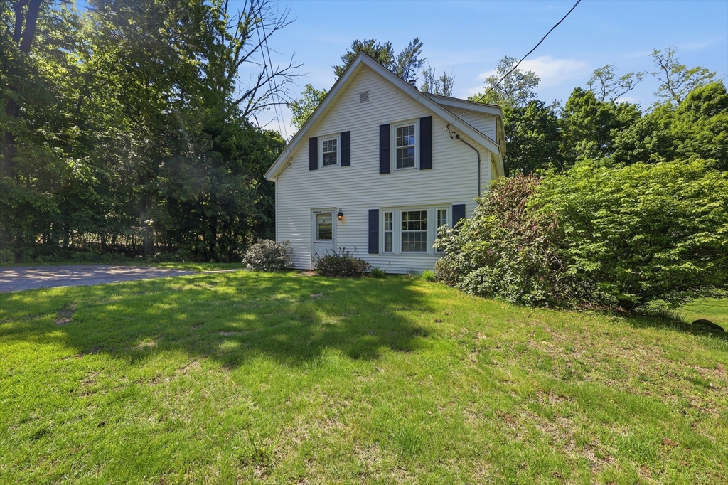 91 Kimball Road Amesbury, MA 01913 - Photo 3 of 32 Gallery Image 3