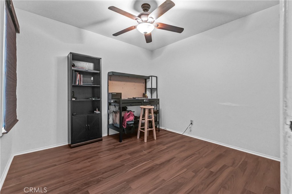 30 Camelback Avenue South Carson, CA 90745 - Photo 14 of 29