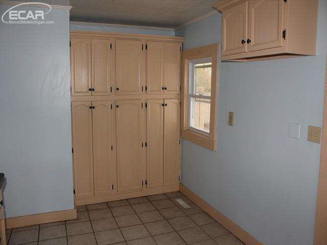 2108 South Dye Road Flint, MI 48532 - Photo 8 of 28 20452893-7.JPG
