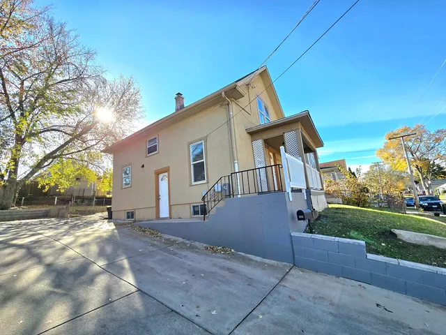 $2,600 | 328 Rosewood Avenue, Aurora, IL 60505