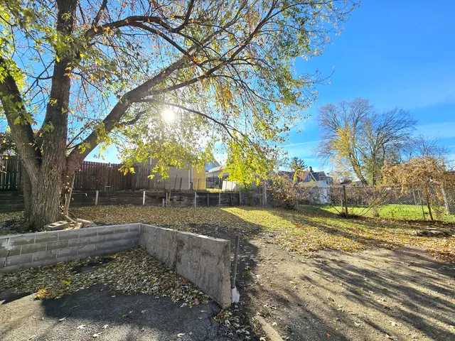 $2,600 | 328 Rosewood Avenue, Aurora, IL 60505