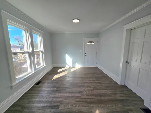 $2,600 | 328 Rosewood Avenue, Aurora, IL 60505