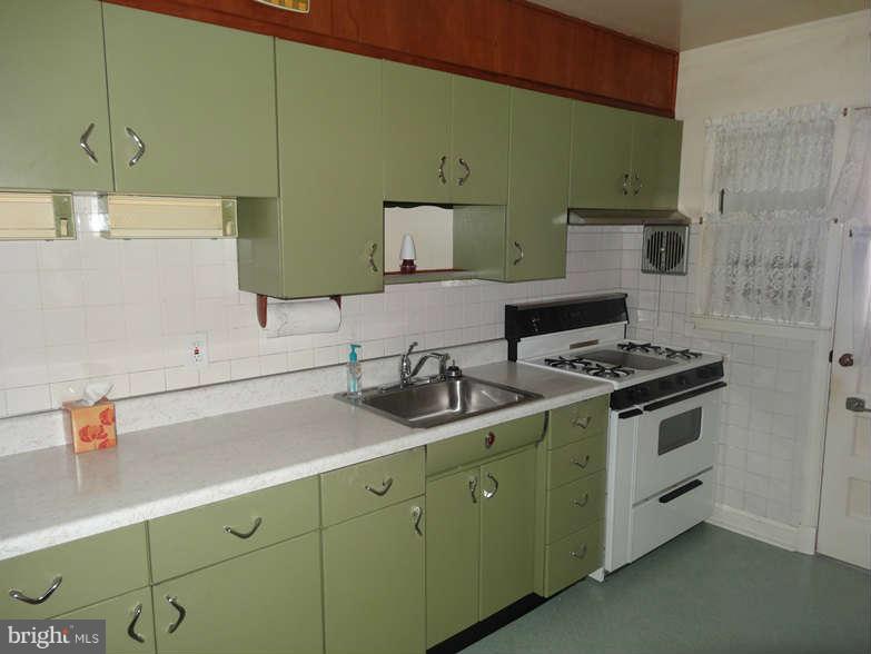 8631 Oakleigh Road Baltimore, MD 21234 - Photo 11 of 27 Kitchen