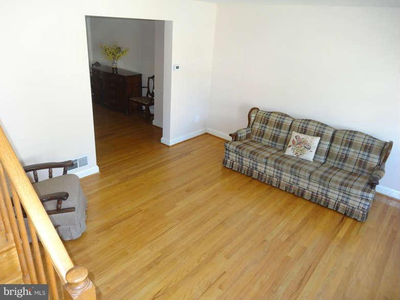 8631 Oakleigh Road Baltimore, MD 21234 - Photo 13 of 27 Living Room
