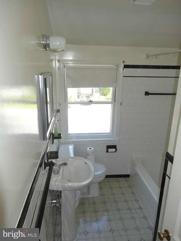 8631 Oakleigh Road Baltimore, MD 21234 - Photo 14 of 27 Bath