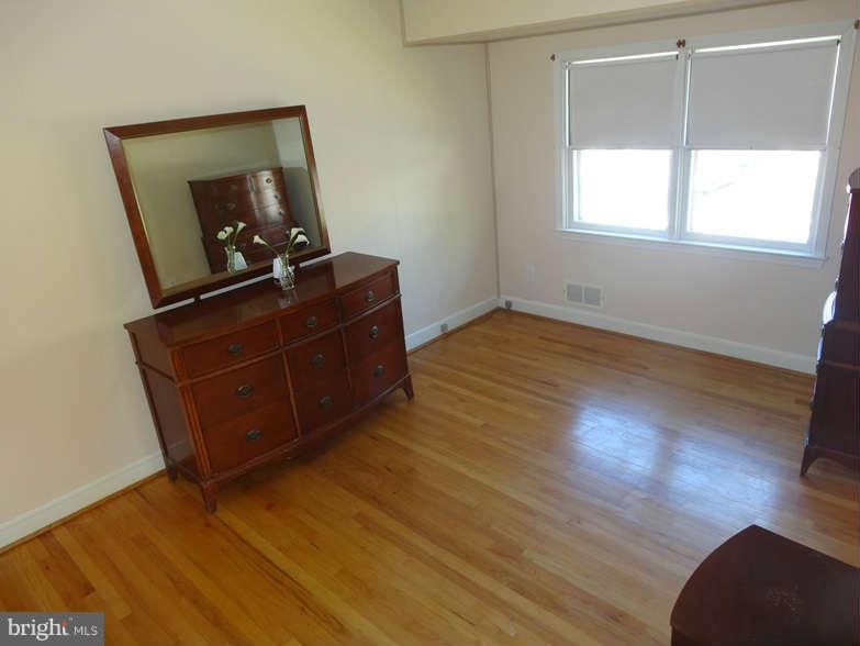 8631 Oakleigh Road Baltimore, MD 21234 - Photo 17 of 27 Bedroom (Master)
