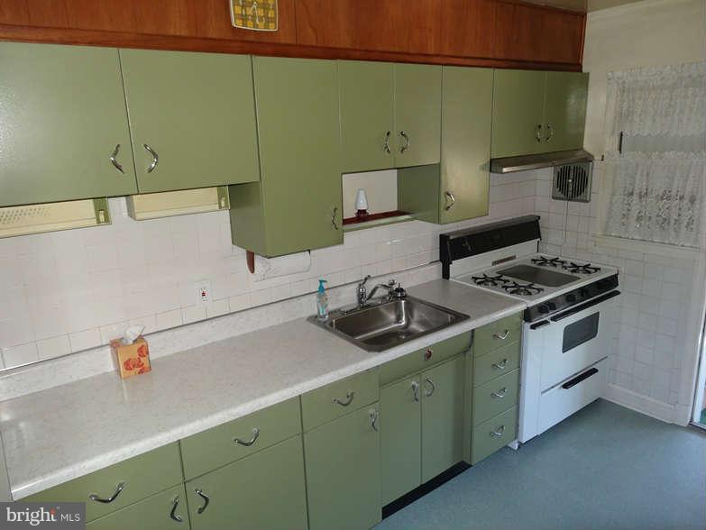 8631 Oakleigh Road Baltimore, MD 21234 - Photo 4 of 27 Kitchen