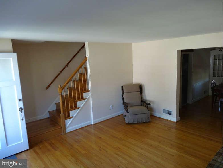 8631 Oakleigh Road Baltimore, MD 21234 - Photo 8 of 27 Living Room