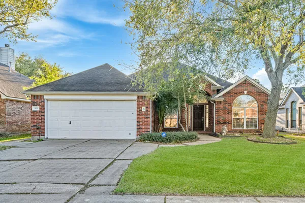 $369,000 | 411 Green Cedar Drive, League City, TX 77573