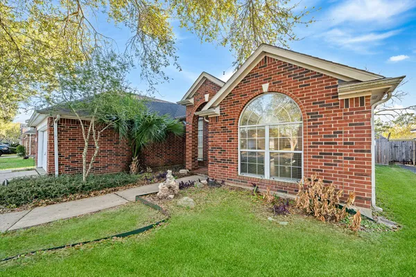 $369,000 | 411 Green Cedar Drive, League City, TX 77573