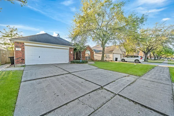 $369,000 | 411 Green Cedar Drive, League City, TX 77573