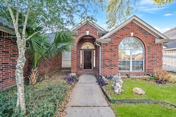 $369,000 | 411 Green Cedar Drive, League City, TX 77573