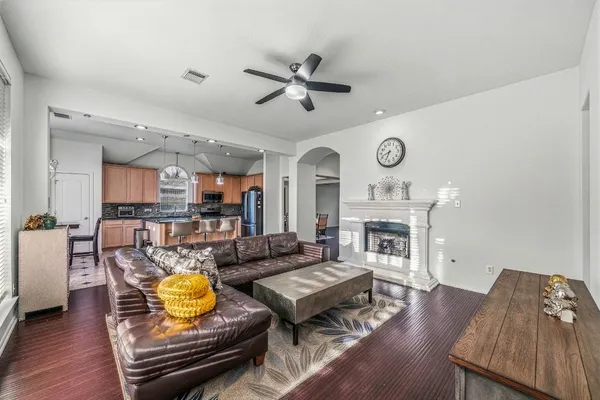 $369,000 | 411 Green Cedar Drive, League City, TX 77573