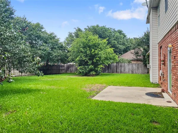 $2,800 | 6312 Bittersweet Drive, Arlington, TX 76001