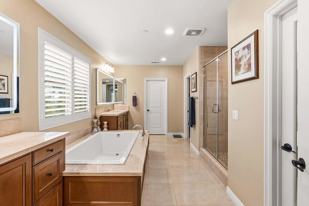 809 Dolphin Circle Encinitas, CA 92024 - Photo 38 of 71 a bathroom with a tub sink and mirror