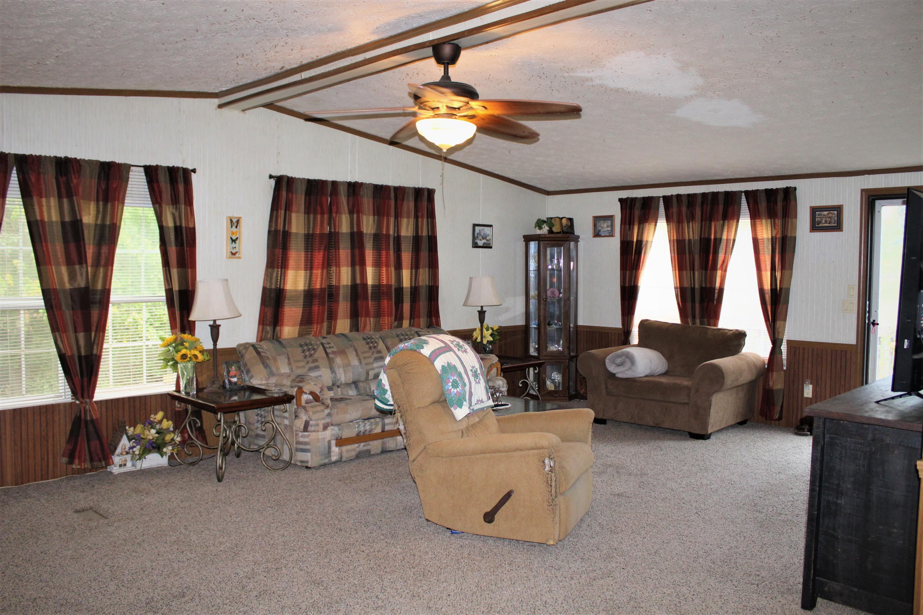 352 Brakebill Road Vonore, TN 37885 - Photo 8 of 16 IMG_2666