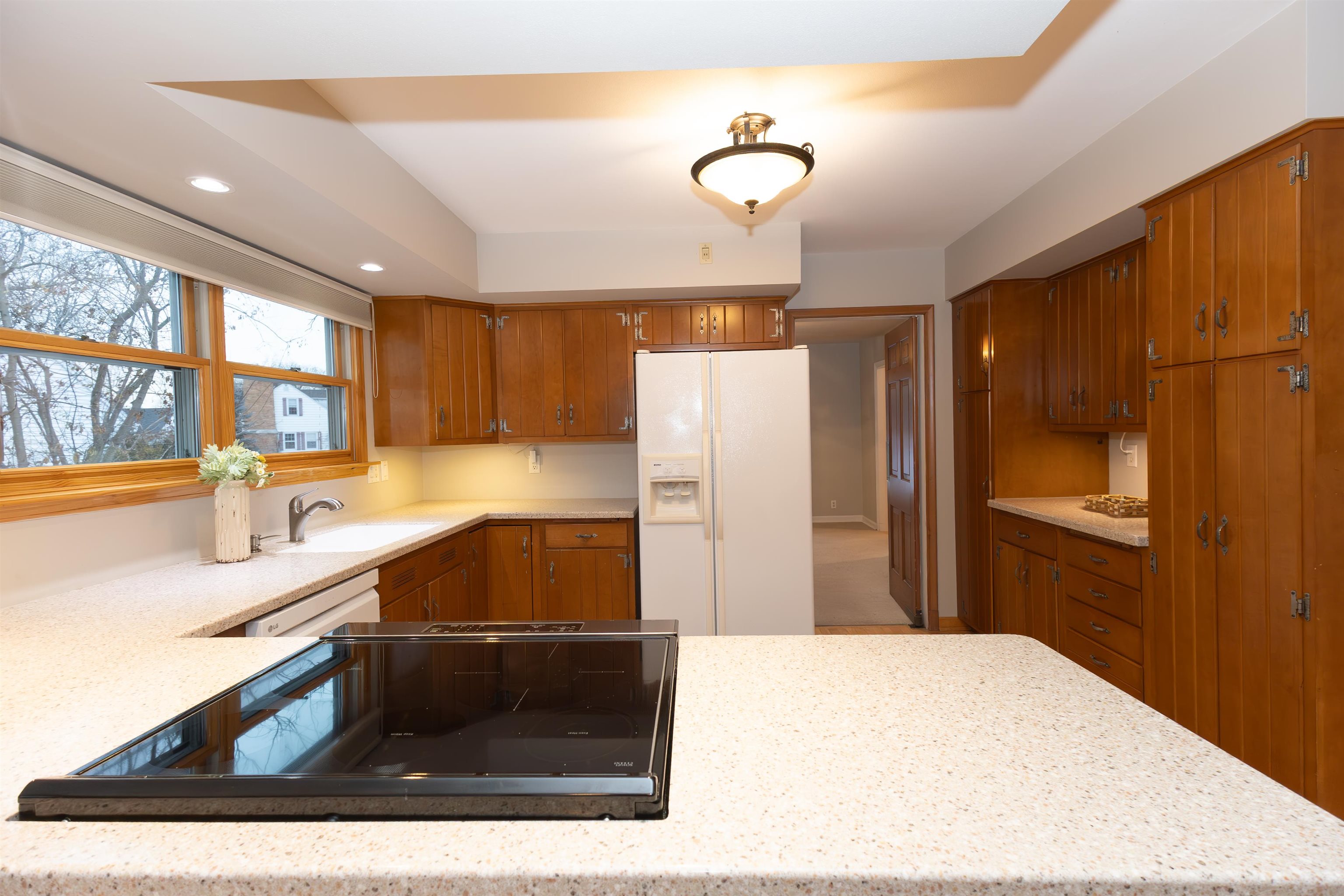 1616 Hickory Street Oshkosh, WI 54901 - Photo 12 of 59