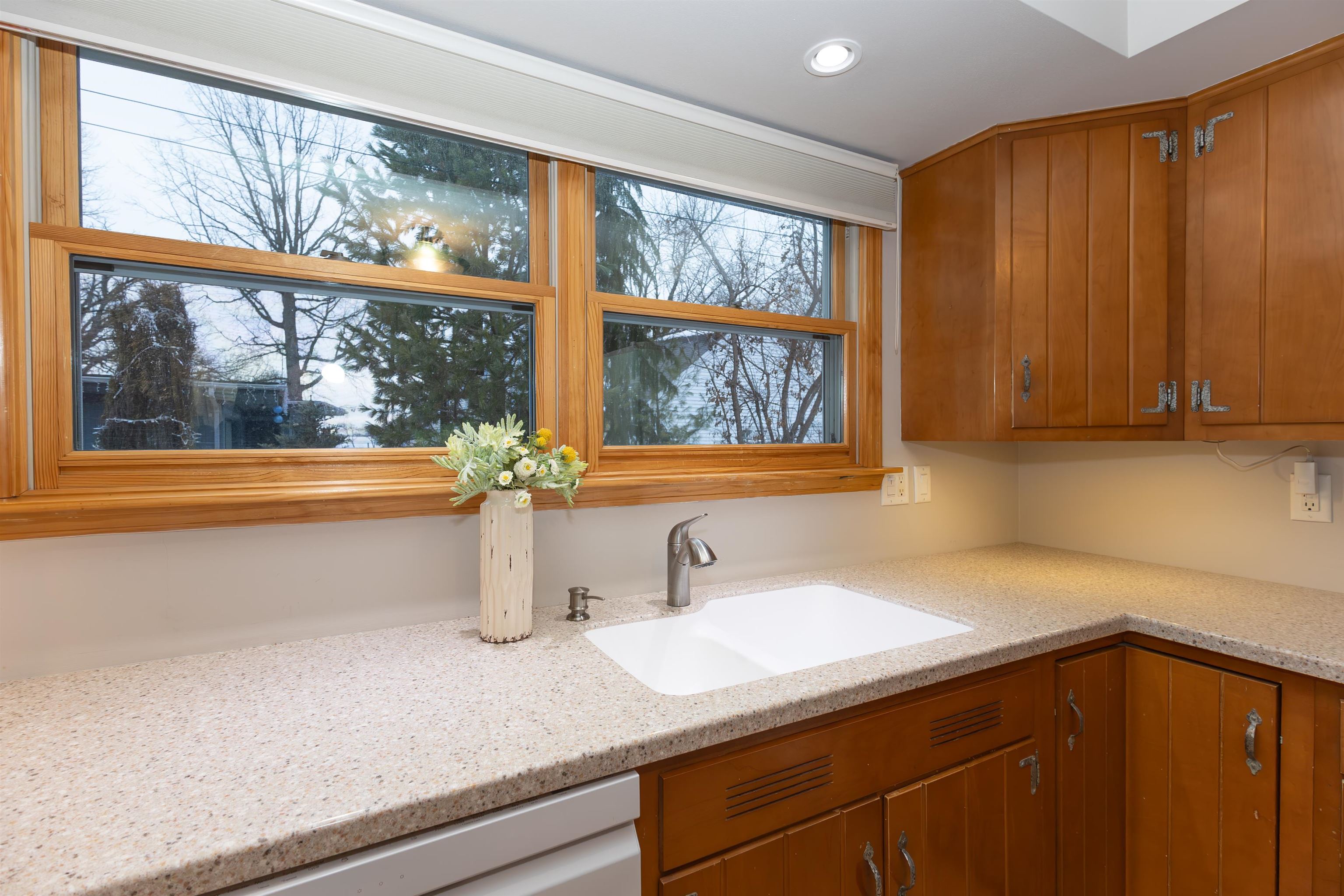 1616 Hickory Street Oshkosh, WI 54901 - Photo 14 of 59