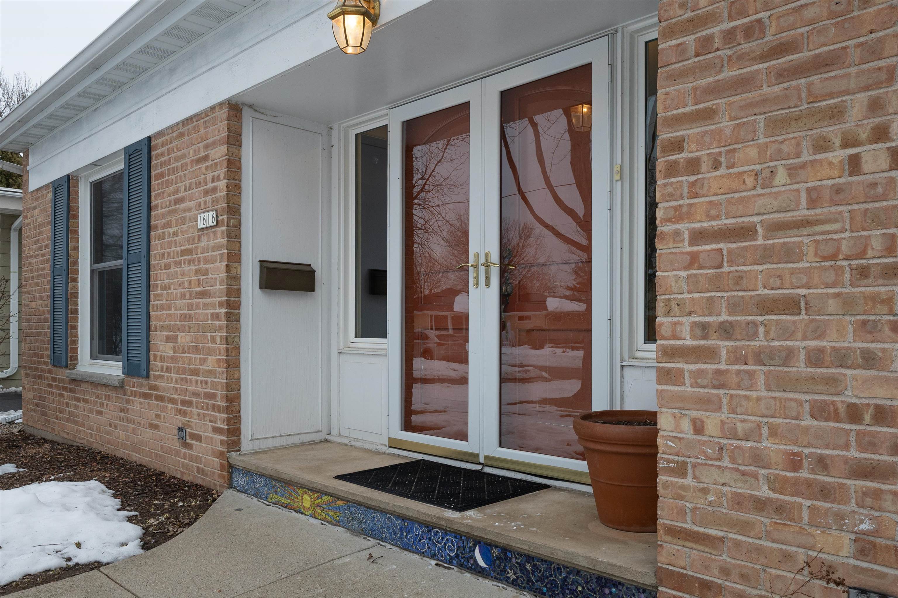 1616 Hickory Street Oshkosh, WI 54901 - Photo 2 of 59