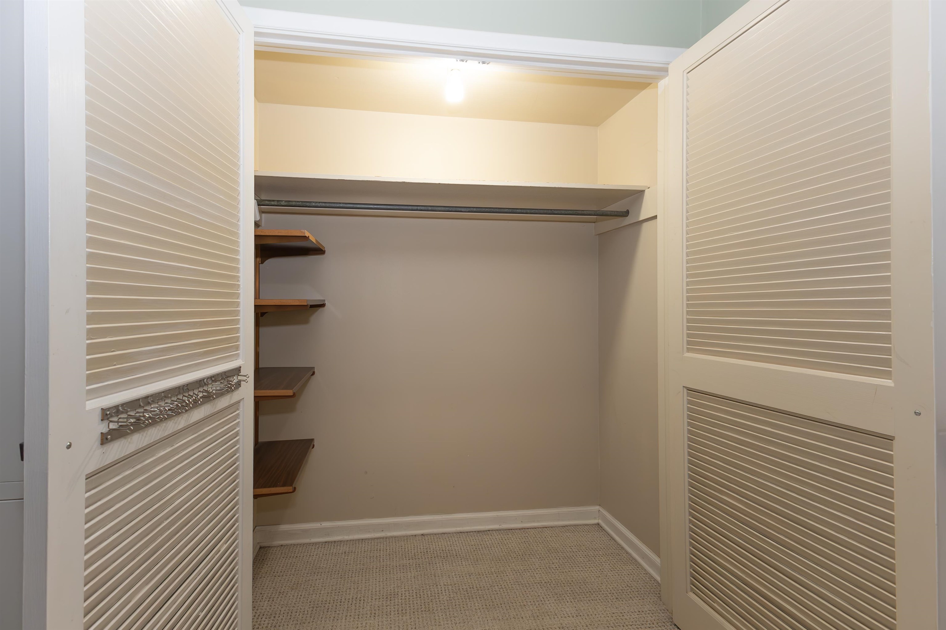 1616 Hickory Street Oshkosh, WI 54901 - Photo 21 of 59