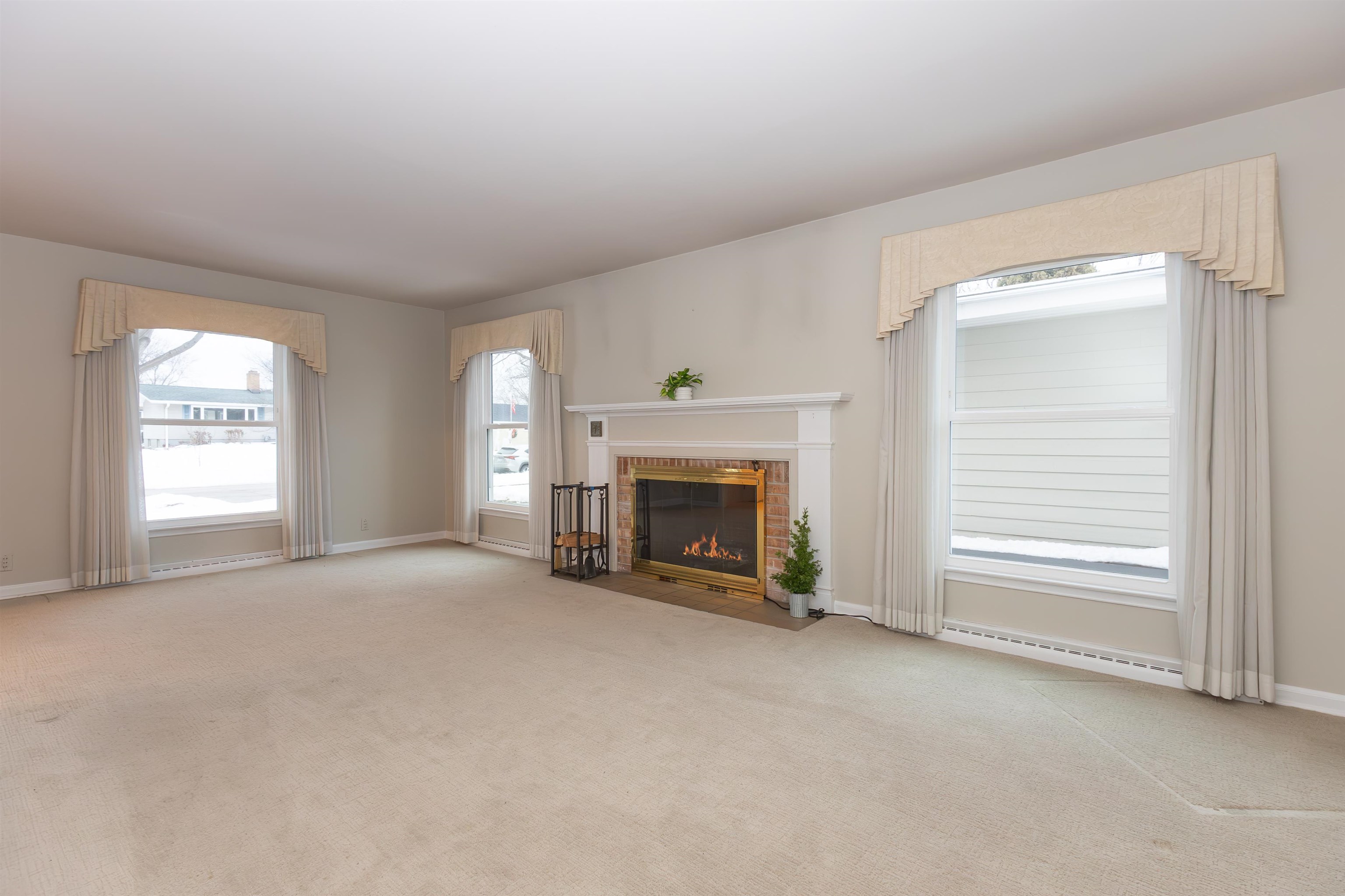 1616 Hickory Street Oshkosh, WI 54901 - Photo 8 of 59