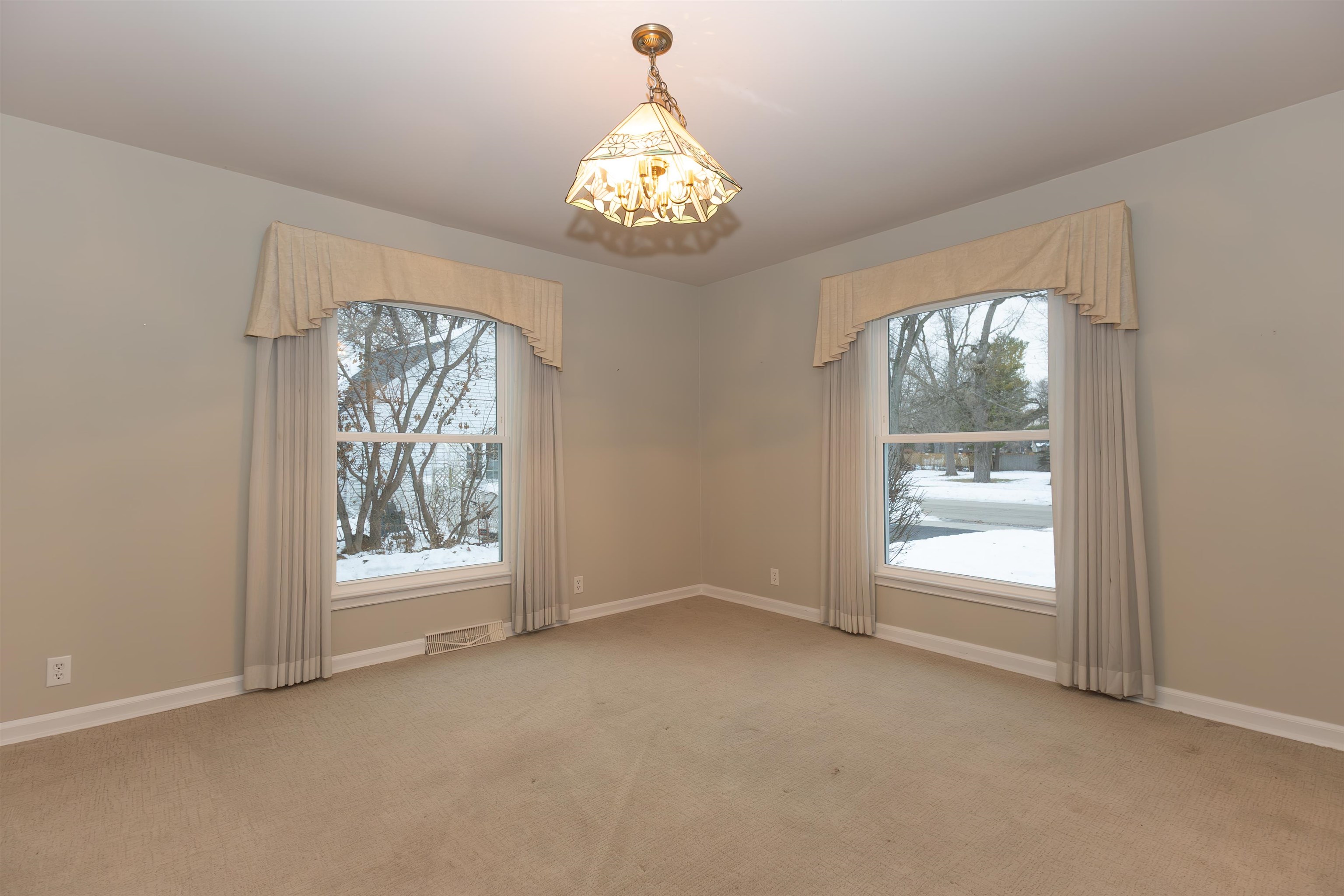 1616 Hickory Street Oshkosh, WI 54901 - Photo 9 of 59