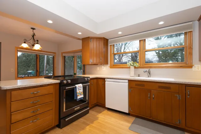 $419,900 | 1616 Hickory Street, Oshkosh, WI 54901