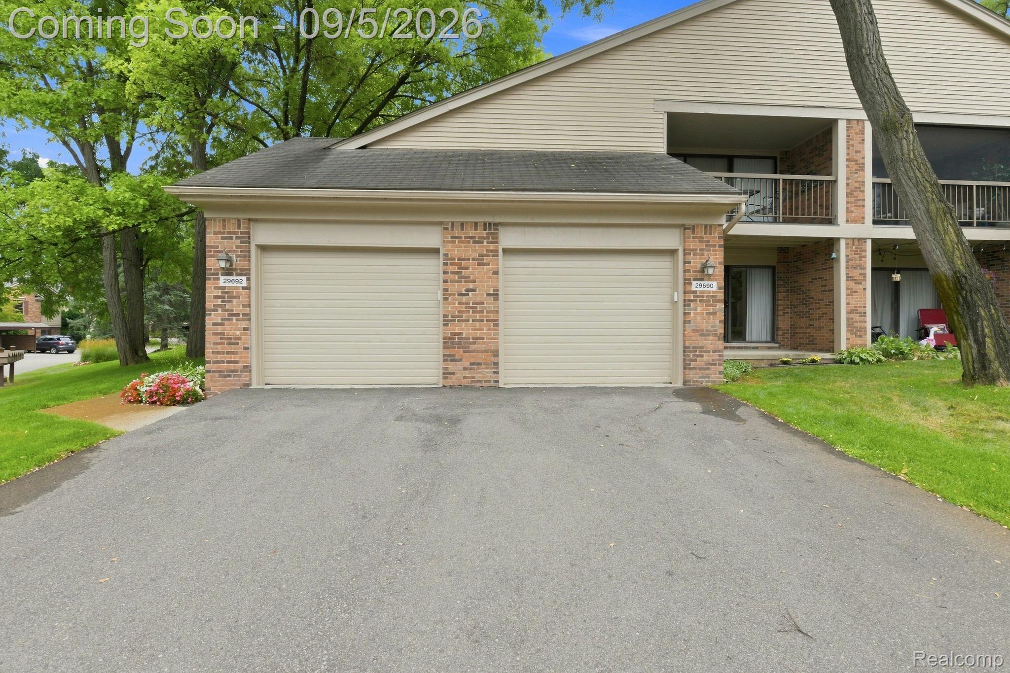 29690 Pine Ridge Circle Farmington, MI 48331 - Photo 24 of 32 21-web-or-mls-29690-pine-ridge-cir.jpg