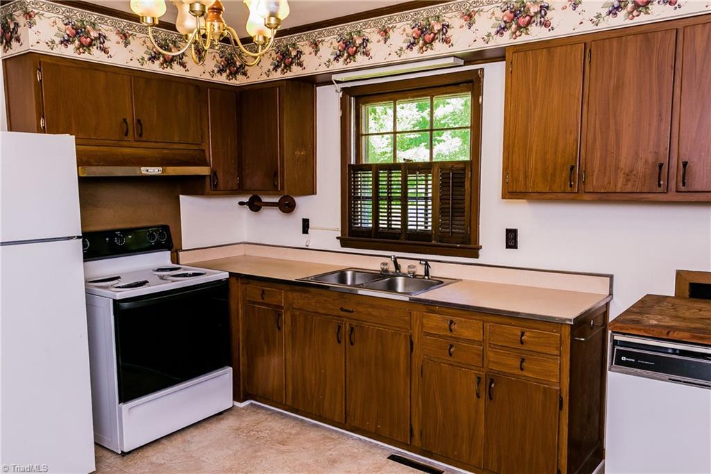 903 Sycamore Road Graham, NC 27253 - Photo 12 of 28 Gallery Image 12