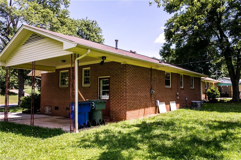 903 Sycamore Road Graham, NC 27253 - Photo 4 of 28 Gallery Image 4