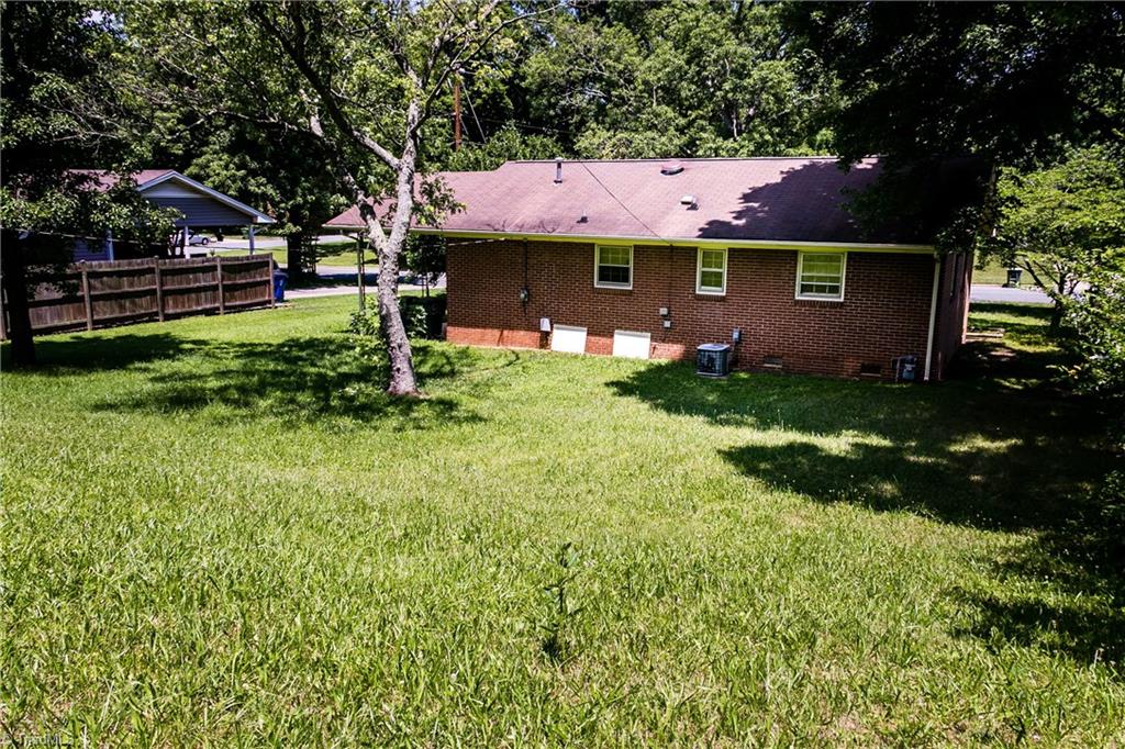 903 Sycamore Road Graham, NC 27253 - Photo 7 of 28 Gallery Image 7