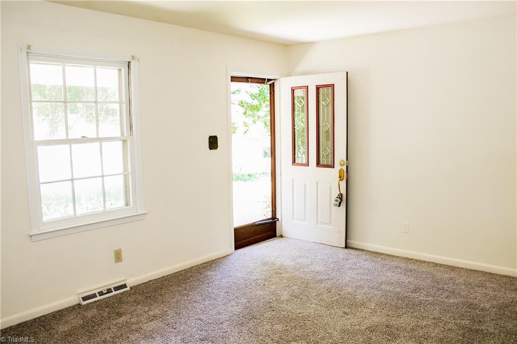 903 Sycamore Road Graham, NC 27253 - Photo 9 of 28 Gallery Image 9
