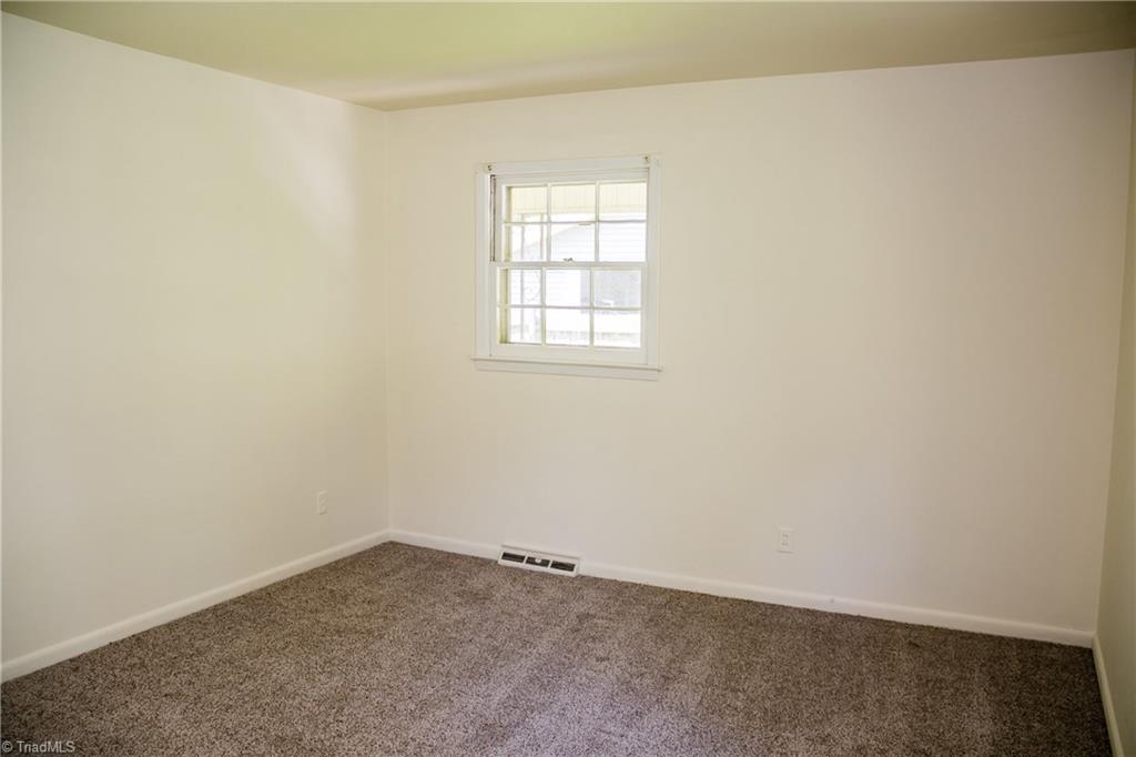 903 Sycamore Road Graham, NC 27253 - Photo 10 of 28 Gallery Image 10