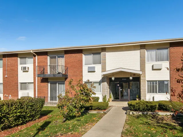 $174,900 | 8904 Jody Lane, Unit 1C, Des Plaines, IL 60016