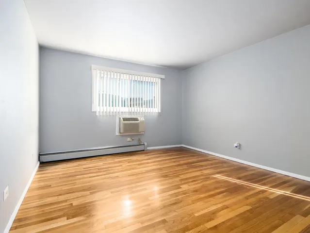 $177,000 | 8904 Jody Lane, Unit 1C, Des Plaines, IL 60016