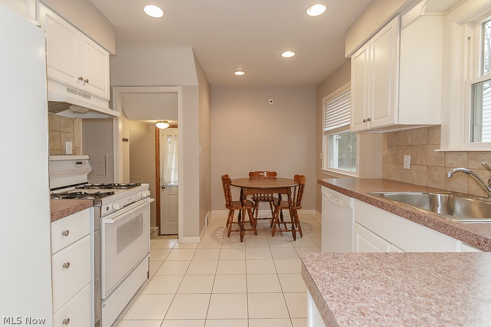 1555 Edgefield Road Lyndhurst, OH 44124 - Photo 4 of 25