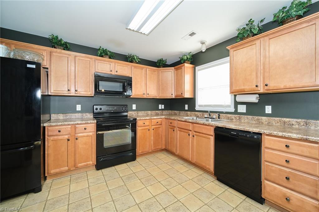 489 Ansley Way High Point, NC 27265 - Photo 4 of 16 Gallery Image 4