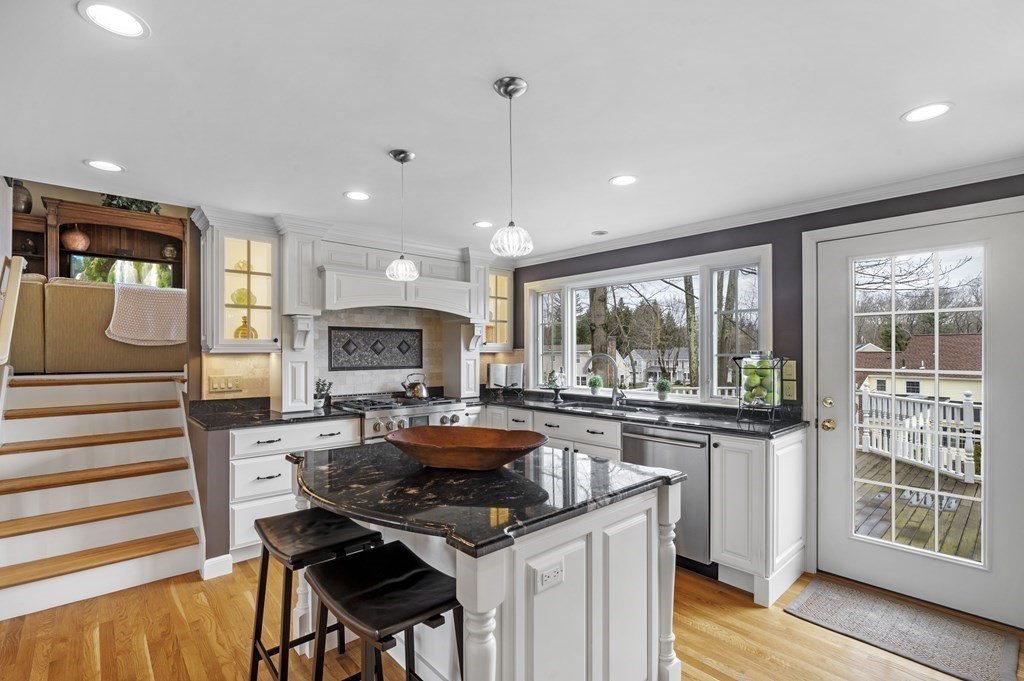 14 Bradley Road Andover, MA 01810 - Photo 6 of 40 Gallery Image 6