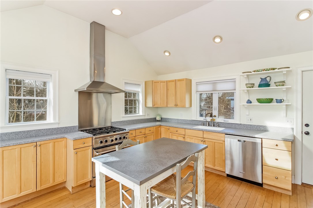 46 Sowams Road Barrington, RI 02806 - Photo 4 of 40 Gallery Image 4