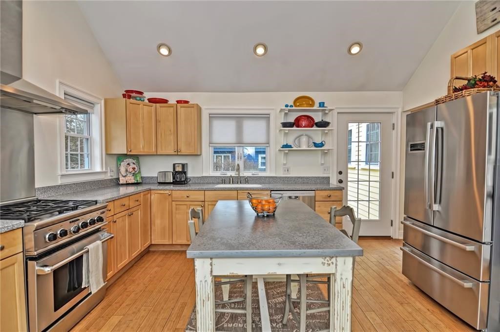 46 Sowams Road Barrington, RI 02806 - Photo 5 of 40 Gallery Image 5