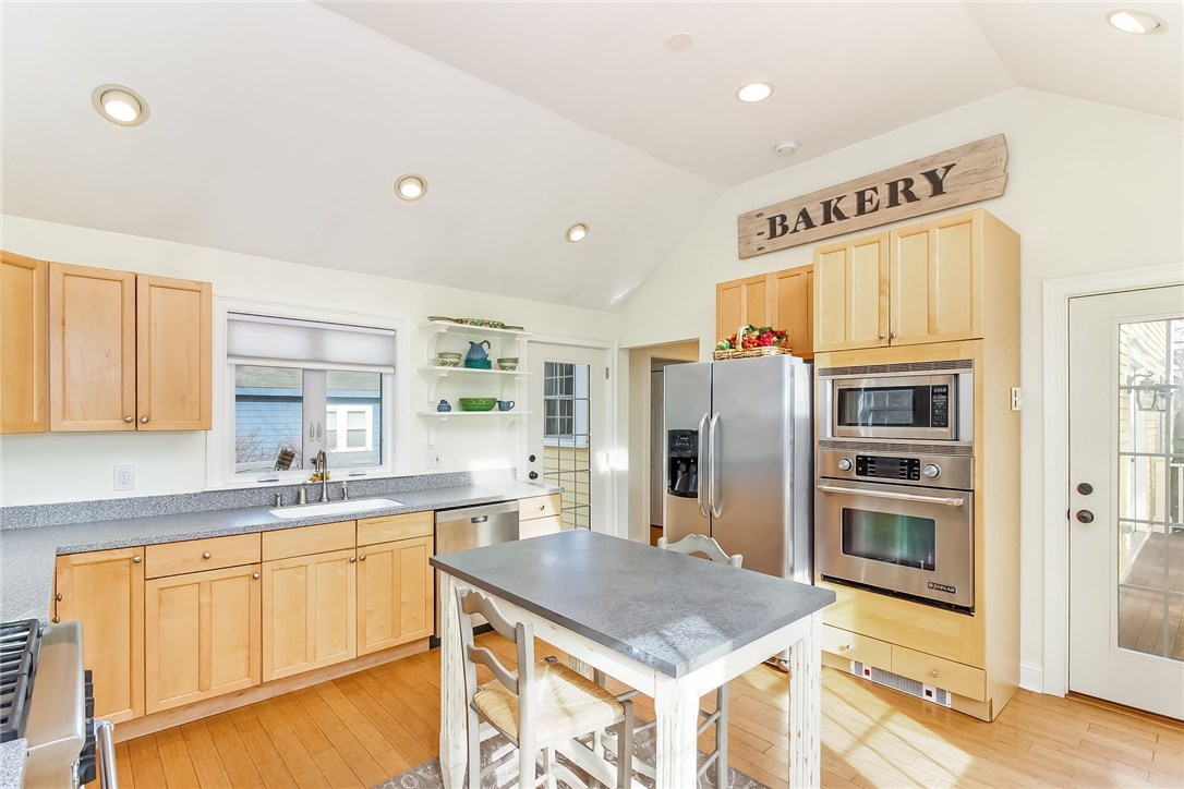 46 Sowams Road Barrington, RI 02806 - Photo 7 of 40 Gallery Image 7