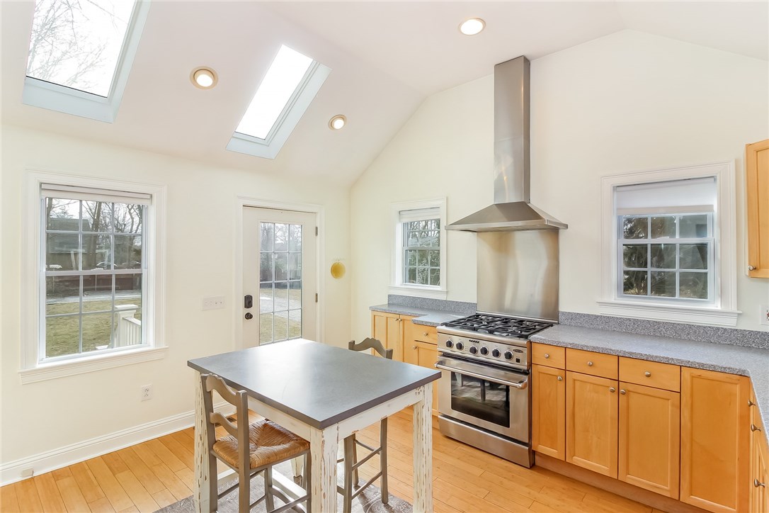 46 Sowams Road Barrington, RI 02806 - Photo 8 of 40 Gallery Image 8